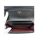 Sac à bandoulière Wallet-On-Chain en cuir caviar noir et doré - Chanel