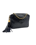 Sac à bandoulière Lou Caméra en cuir lisse d'agneau noir - Chanel
