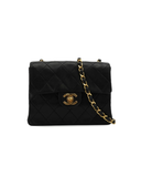 Sac à bandoulière Mini Timeless Square en cuir lisse noir - Chanel