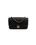 Sac à bandoulière Mini Timeless en cuir chevron noir - Chanel
