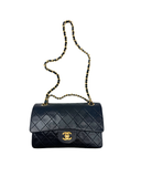 Sac à bandoulière Timeless vintage 23 cm en cuir lisse noir - Chanel