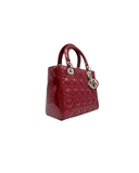 Sac à bandoulière Lady Dior Médium en cuir verni rouge - Christian Dior
