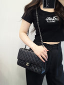Sac à bandoulière Timeless 25CM en cuir lisse noir - Chanel