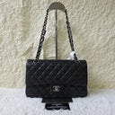 Sac à bandoulière Timeless 25CM en cuir lisse noir - Chanel