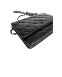 Sac à bandoulière Wallet On Chain en cuir verni noir - Chanel