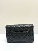 Sac à bandoulière Wallet-On-Chain en cuir lisse noir et doré - Chanel