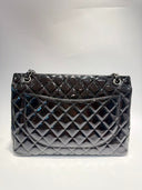 Sac à bandoulière Maxi Jumbo en cuir verni noir - Chanel