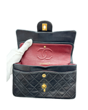 Sac à bandoulière Timeless vintage 23 cm en cuir lisse noir - Chanel