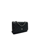 Sac à bandoulière Wallet-On-Chain en cuir caviar noir et argenté - Chanel