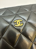 Sac à bandoulière Wallet-On-Chain en cuir lisse noir et doré - Chanel