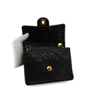 Sac à bandoulière Mini Timeless Square en cuir lisse noir - Chanel