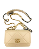 Sac à bandoulière Wallet on chain 19 en cuir lisse beige - Chanel