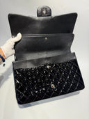 Sac à bandoulière Maxi Jumbo en cuir verni noir - Chanel