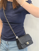 Sac à bandoulière Mini Timeless en cuir chevron noir - Chanel