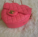 Sac à bandoulière en forme de coeur en cuir lisse rose - Chanel