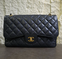 Sac à bandoulière Jumbo en cuir caviar noir - Chanel