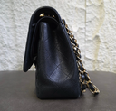 Sac à bandoulière Jumbo en cuir caviar noir - Chanel