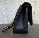 Sac à bandoulière Jumbo en cuir caviar noir - Chanel