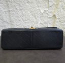 Sac à bandoulière Jumbo en cuir caviar noir - Chanel