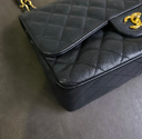 Sac à bandoulière Jumbo en cuir caviar noir - Chanel