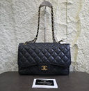 Sac à bandoulière Jumbo en cuir caviar noir - Chanel