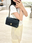 Sac à bandoulière Timeless 25 en cuir lisse noir - Chanel