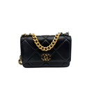 Sac à bandoulière Wallet On Chain 19 en cuir lisse noir - Chanel