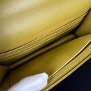Sac à bandoulière Wallet On Chain en cuir lisse vert olive - Chanel
