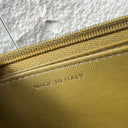 Sac à bandoulière Wallet On Chain en cuir lisse vert olive - Chanel