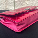 Sac à bandoulière Wallet On Chain en cuir verni rose - Chanel