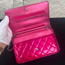 Sac à bandoulière Wallet On Chain en cuir verni rose - Chanel
