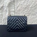 Sac à bandoulière Mini Timeless en cuir chevron noir - Chanel