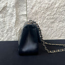 Sac à bandoulière Mini Timeless en cuir chevron noir - Chanel