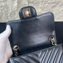 Sac à bandoulière Mini Timeless en cuir chevron noir - Chanel