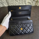 Sac à bandoulière Wallet On Chain en cuir lisse noir - Chanel