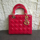 Sac à bandoulière Lady Dior Médium en cuir verni rouge - Christian Dior