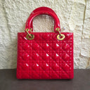 Sac à bandoulière Lady Dior Médium en cuir verni rouge - Christian Dior