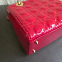 Sac à bandoulière Lady Dior Médium en cuir verni rouge - Christian Dior