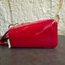 Sac à bandoulière Lady Dior Médium en cuir verni rouge - Christian Dior