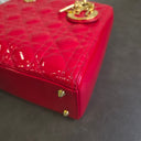 Sac à bandoulière Lady Dior Médium en cuir verni rouge - Christian Dior