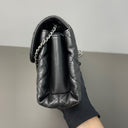 Sac à bandoulière East West Timeless en cuir lisse noir - Chanel