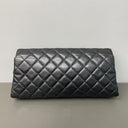 Sac à bandoulière East West Timeless en cuir lisse noir - Chanel