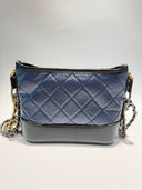 Sac à bandoulière Gabrielle en cuir bleu et noir - Chanel
