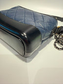Sac à bandoulière Gabrielle en cuir bleu et noir - Chanel