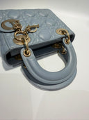 Sac à bandoulière Mini Lady Dior en cuir lisse bleu ciel - Christian Dior