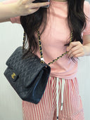 Sac à bandoulière Jumbo en cuir caviar noir - Chanel