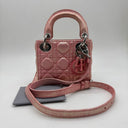 Sac à bandoulière Mini Lady Dior en satin rose - Christian Dior