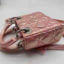 Sac à bandoulière Mini Lady Dior en satin rose - Christian Dior