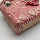 Sac à bandoulière Mini Lady Dior en satin rose - Christian Dior