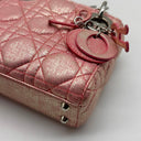 Sac à bandoulière Mini Lady Dior en satin rose - Christian Dior